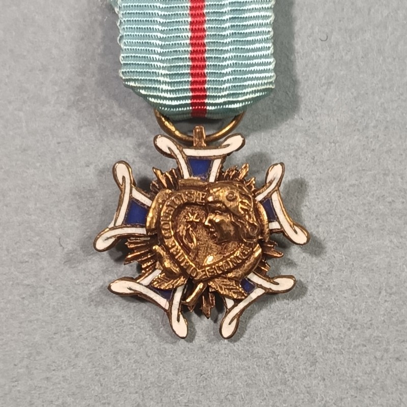 FRANCE REDUCTION DE LA MEDAILLE DE CHEVALIER DE L'ORDRE DE LA COURTOISIE FRANCAISE